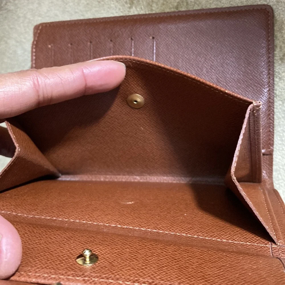 AUTHENTIC LOUIS VUITTON WALLET‎